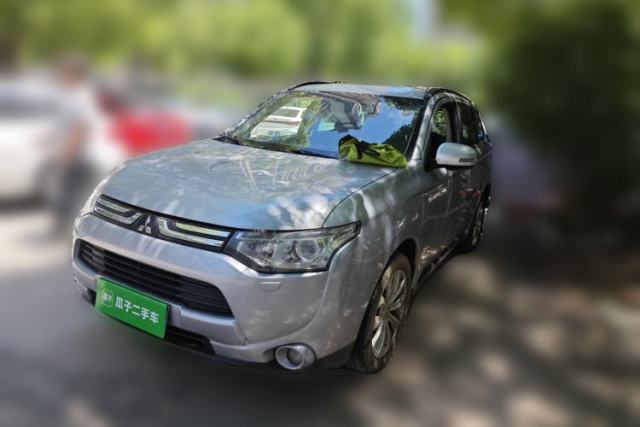 Mitsubishi Outlander 2013 2.4L 4x4 Luxury Navigation Edition 5 Seats مستعملة