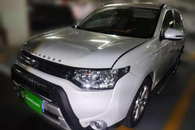 Used Mitsubishi Outlander 2013 2.4L Four-Wheel Drive Luxury Navigation Version 7 Seats