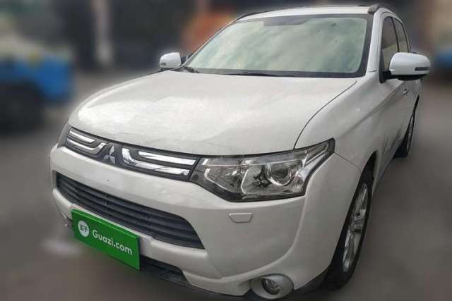 Used Mitsubishi Outlander 2013 2.4L 4x4 Luxury Navigation Edition 5 Seats