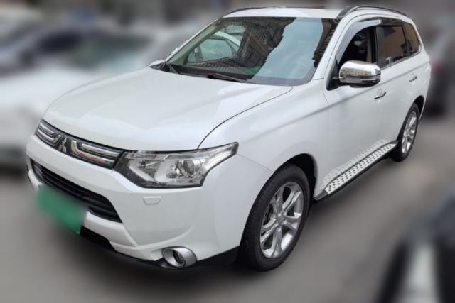 Used Mitsubishi Outlander 2013 2.4L 4x4 Luxury Navigation Edition 5 Seats