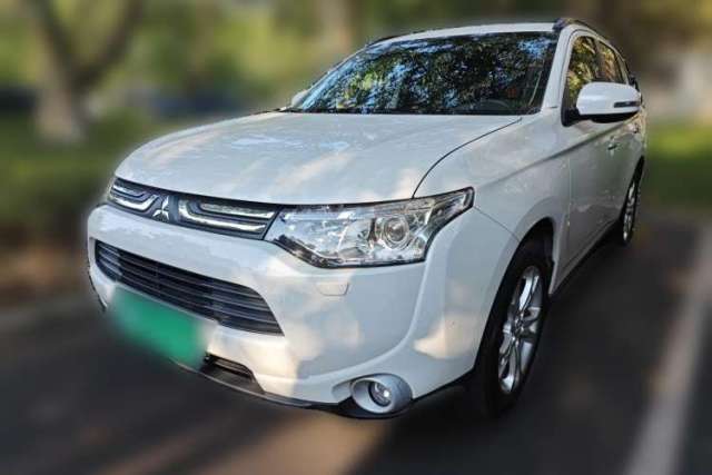 Used Mitsubishi Outlander 2013 2.4L 4x4 Luxury Navigation Edition 5 Seats
