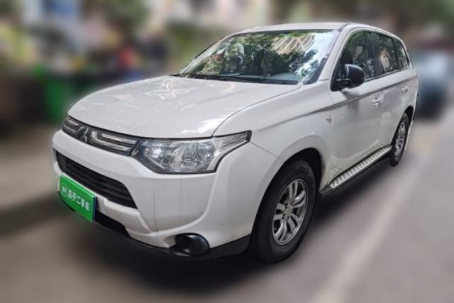 Used Mitsubishi Outlander 2013 2.0L Two-Wheel Drive Sport Navigation Version 5 Seats