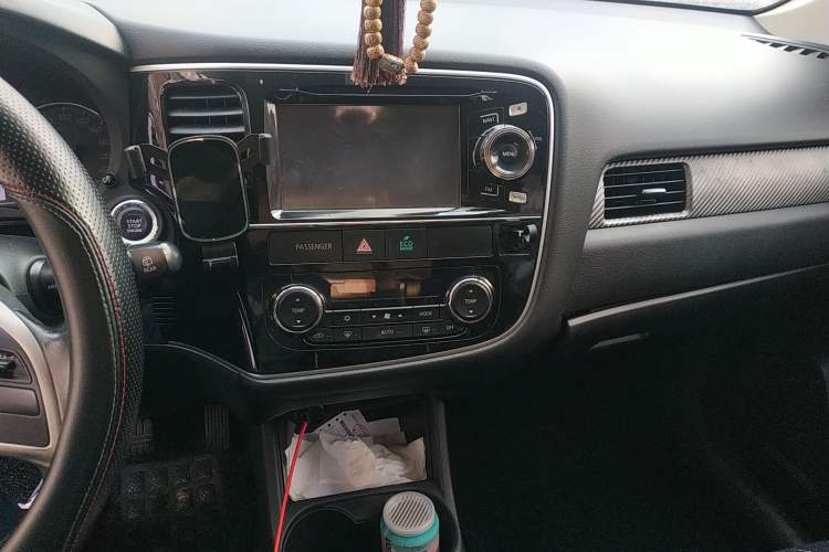 Used Mitsubishi Outlander 2013 2.4L 4x4 Luxury Navigation Edition 5 Seats Audio And AC Panel