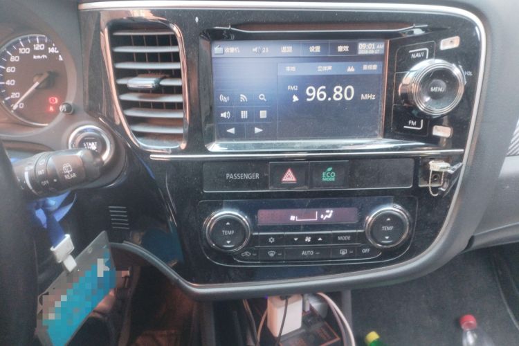 Used Mitsubishi Outlander 2013 2.4L 4x4 Luxury Navigation Edition 5 Seats Audio And AC Panel