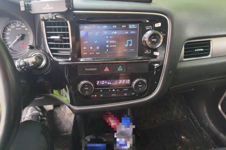 Used Mitsubishi Outlander 2013 2.4L 4x4 Luxury Navigation Edition 5 Seats Audio And AC Panel