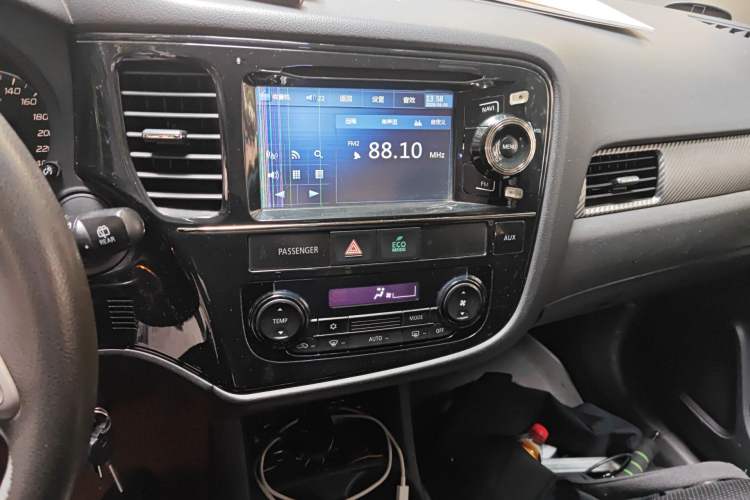 Used Mitsubishi Outlander 2013 2.0L Two-Wheel Drive Sport Navigation Version 5 Seats Audio And AC Panel