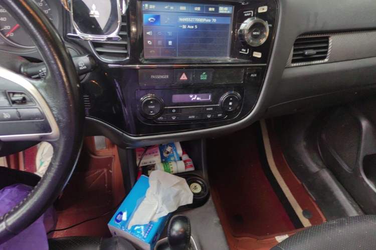 Used Mitsubishi Outlander 2013 2.0L 4x4 Urban Navigation Edition 5 Seats Audio And AC Panel
