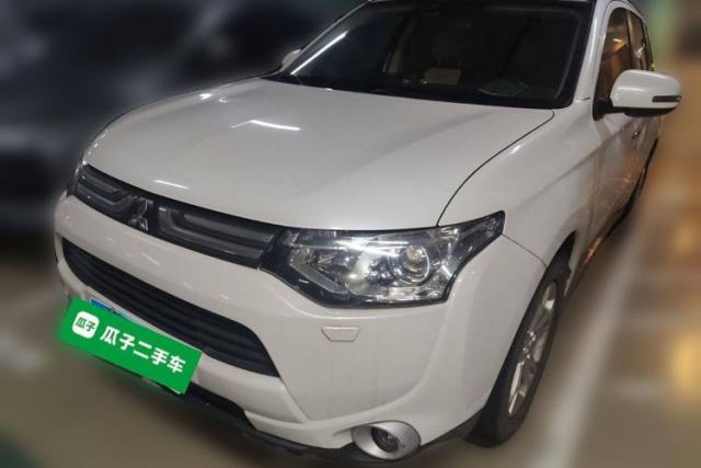 Used Mitsubishi Outlander 2013 2.4L 4x4 Luxury Navigation Edition 5 Seats