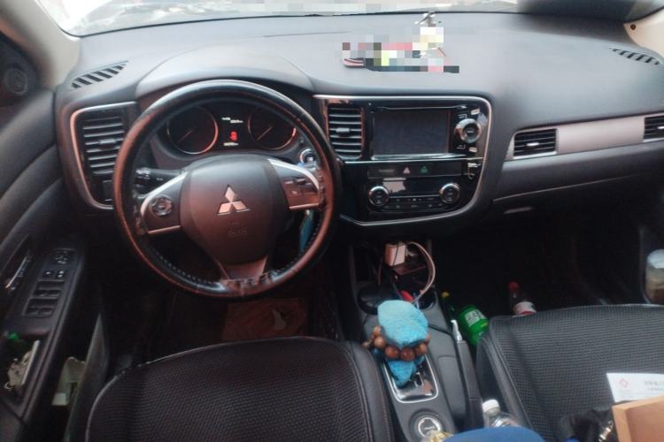 Used Mitsubishi Outlander 2013 2.4L 4x4 Luxury Navigation Edition 5 Seats Center Console