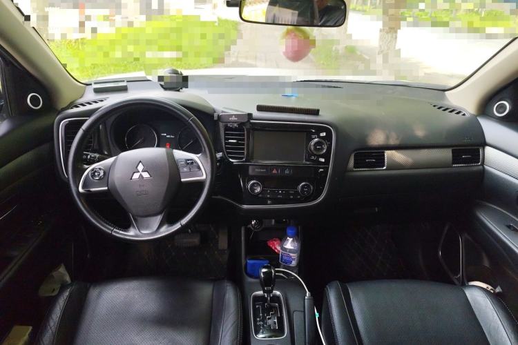 Used Mitsubishi Outlander 2013 2.4L 4x4 Luxury Navigation Edition 5 Seats Center Console