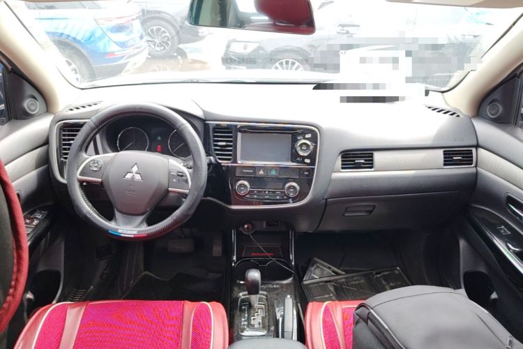 Used Mitsubishi Outlander 2013 2.4L 4x4 Luxury Navigation Edition 5 Seats Center Console