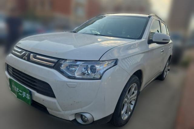 Used Mitsubishi Outlander 2013 2.4L Four-Wheel Drive Luxury Navigation Version 7 Seats