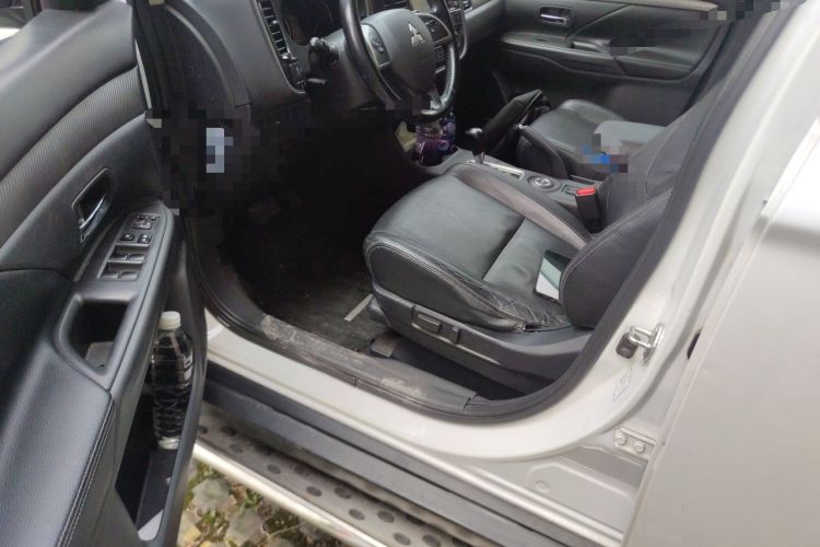 Used Mitsubishi Outlander 2013 2.4L 4x4 Luxury Navigation Edition 5 Seats Driver Seat