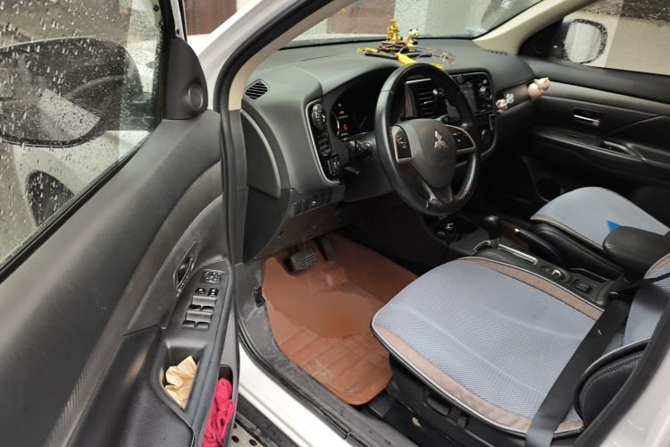 Used Mitsubishi Outlander 2013 2.4L 4x4 Luxury Navigation Edition 5 Seats Driver Seat