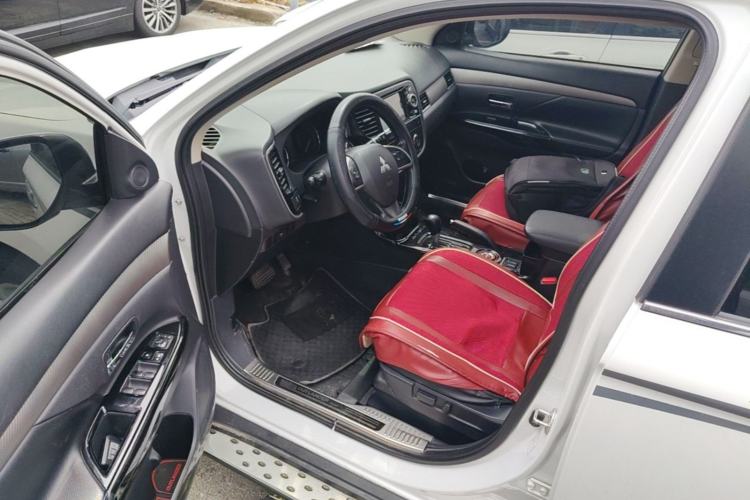 Used Mitsubishi Outlander 2013 2.4L 4x4 Luxury Navigation Edition 5 Seats Driver Seat