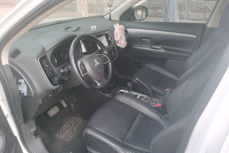 Used Mitsubishi Outlander 2013 2.4L 4x4 Luxury Navigation Edition 5 Seats Driver Seat