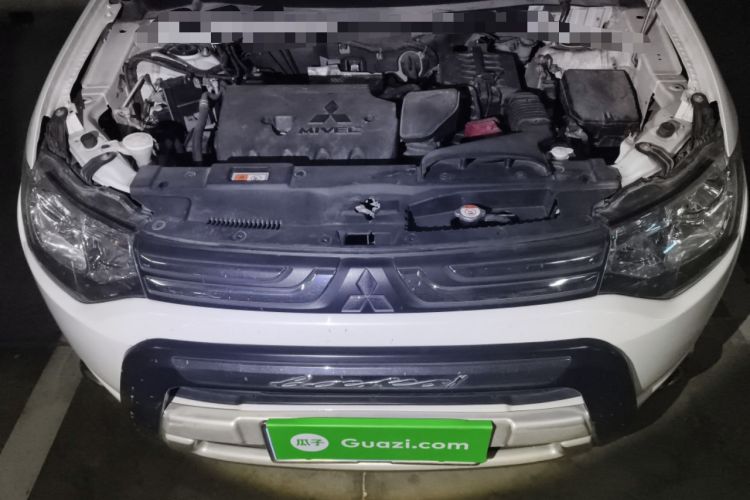 Used Mitsubishi Outlander 2013 2.0L Two-Wheel Drive Sport Navigation Version 5 Seats Engine Bay