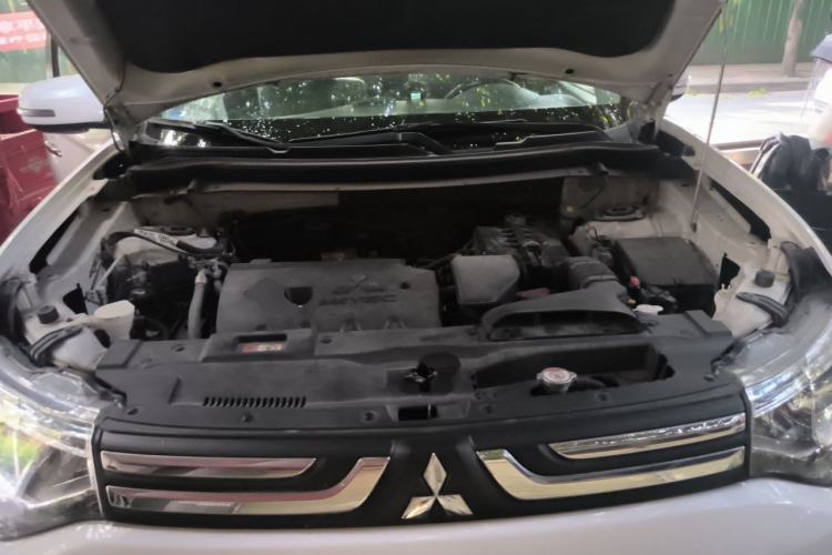Used Mitsubishi Outlander 2013 2.4L 4x4 Luxury Navigation Edition 5 Seats Engine Bay
