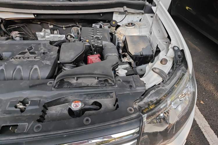 Used Mitsubishi Outlander 2013 2.4L 4x4 Luxury Navigation Edition 5 Seats Engine Bay Left