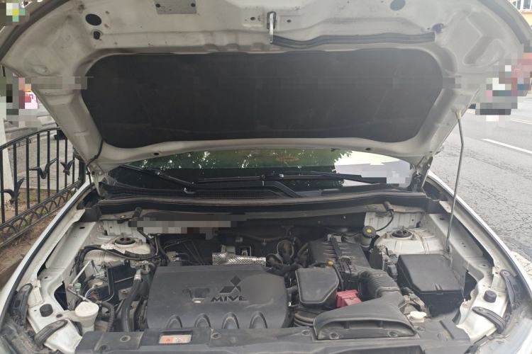 Used Mitsubishi Outlander 2013 2.4L 4x4 Luxury Navigation Edition 5 Seats Engine Bay