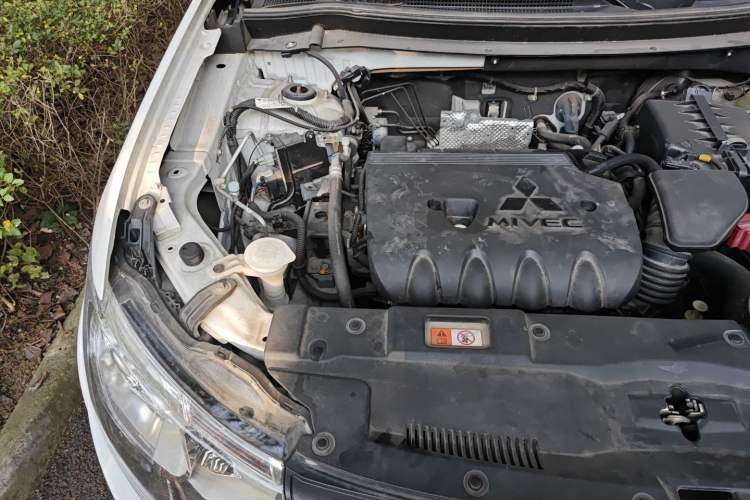 Used Mitsubishi Outlander 2013 2.4L 4x4 Luxury Navigation Edition 5 Seats Engine Bay Right
