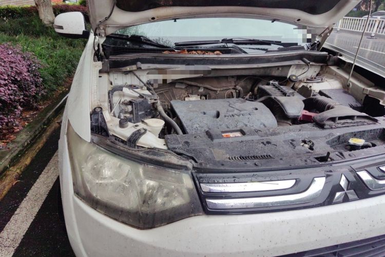 Used Mitsubishi Outlander 2013 2.0L 4x4 Urban Navigation Edition 5 Seats Engine Bay Right