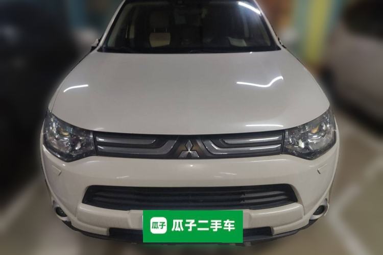 Used Mitsubishi Outlander 2013 2.4L 4x4 Luxury Navigation Edition 5 Seats Exterior 1