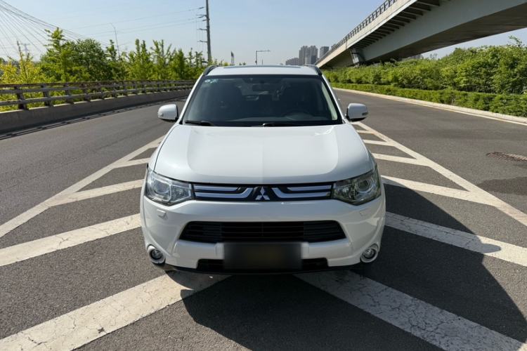 Used Mitsubishi Outlander 2013 2.4L 4x4 Luxury Navigation Edition 5 Seats Exterior 1