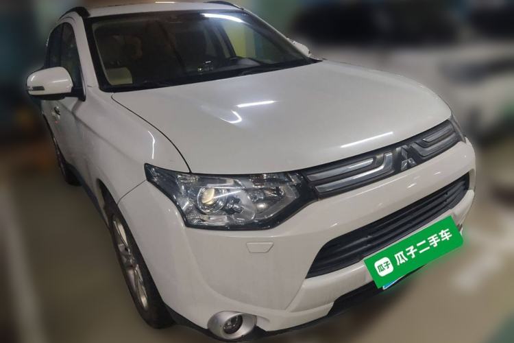 Used Mitsubishi Outlander 2013 2.4L 4x4 Luxury Navigation Edition 5 Seats Exterior 2