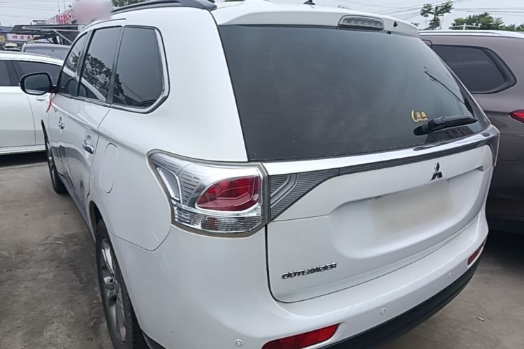 Used Mitsubishi Outlander 2013 2.4L 4x4 Luxury Navigation Edition 5 Seats Exterior 2
