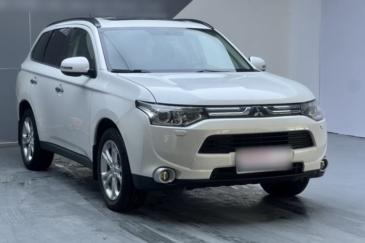 Used Mitsubishi Outlander 2013 2.4L 4x4 Luxury Navigation Edition 5 Seats Exterior 2