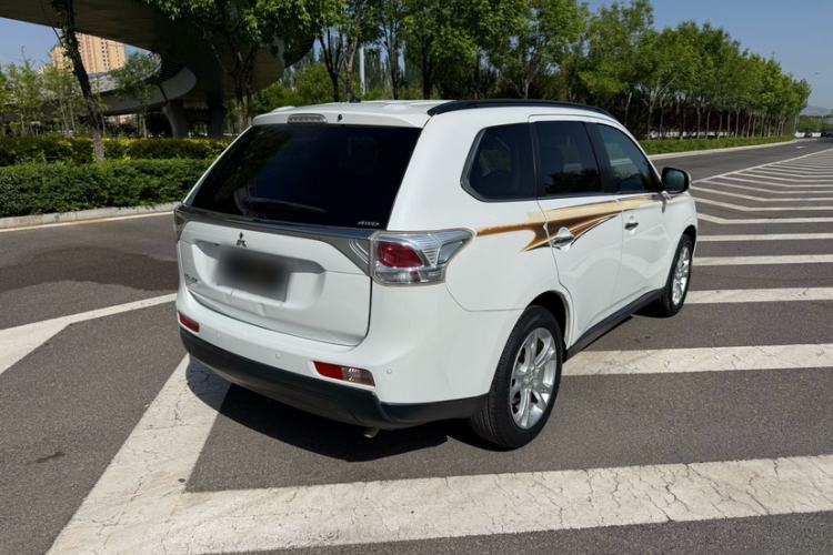 Used Mitsubishi Outlander 2013 2.4L 4x4 Luxury Navigation Edition 5 Seats Exterior 2