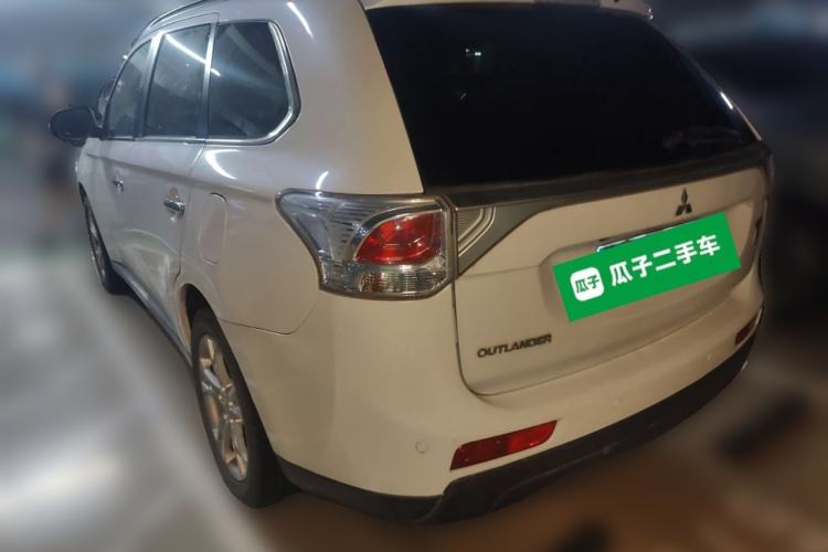 Used Mitsubishi Outlander 2013 2.4L 4x4 Luxury Navigation Edition 5 Seats Exterior 3