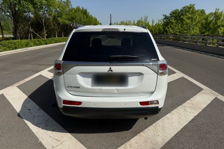 Used Mitsubishi Outlander 2013 2.4L 4x4 Luxury Navigation Edition 5 Seats Exterior 3