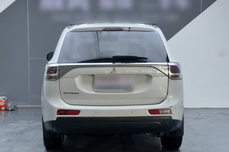 Used Mitsubishi Outlander 2013 2.4L 4x4 Luxury Navigation Edition 5 Seats Exterior 4