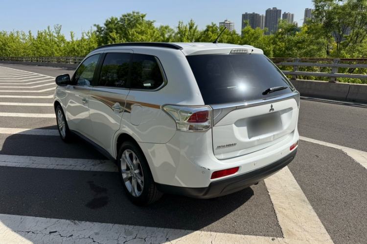 Used Mitsubishi Outlander 2013 2.4L 4x4 Luxury Navigation Edition 5 Seats Exterior 4
