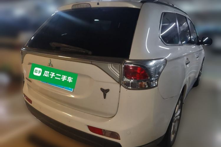 Used Mitsubishi Outlander 2013 2.4L 4x4 Luxury Navigation Edition 5 Seats Exterior 5