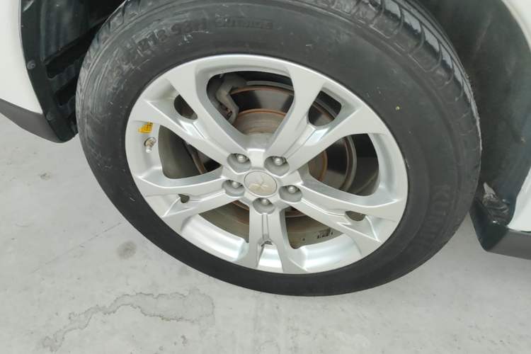 Used Mitsubishi Outlander 2013 2.4L Four-Wheel Drive Luxury Navigation Version 7 Seats Exterior 5