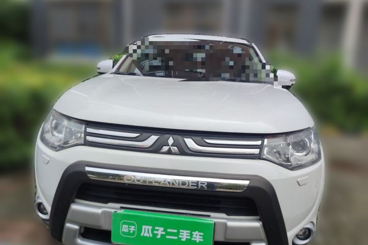 Used Mitsubishi Outlander 2013 2.4L 4x4 Luxury Navigation Edition 5 Seats Front