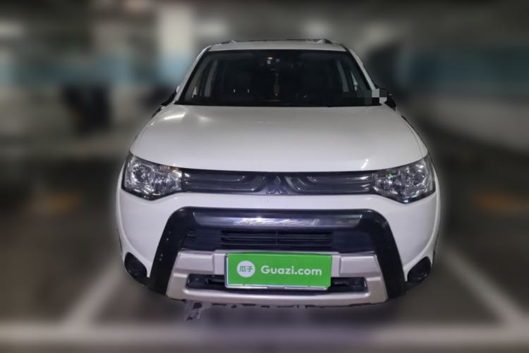 Used Mitsubishi Outlander 2013 2.0L Two-Wheel Drive Sport Navigation Version 5 Seats Front
