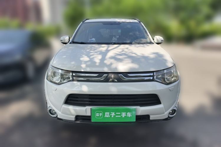 Used Mitsubishi Outlander 2013 2.4L 4x4 Luxury Navigation Edition 5 Seats Front
