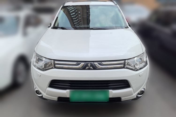 Used Mitsubishi Outlander 2013 2.4L 4x4 Luxury Navigation Edition 5 Seats Front