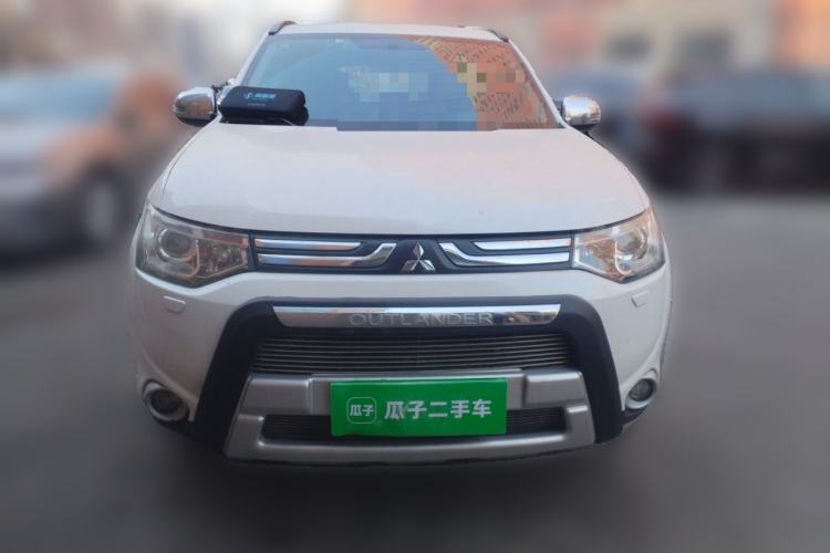 Used Mitsubishi Outlander 2013 2.4L 4x4 Luxury Navigation Edition 5 Seats Front
