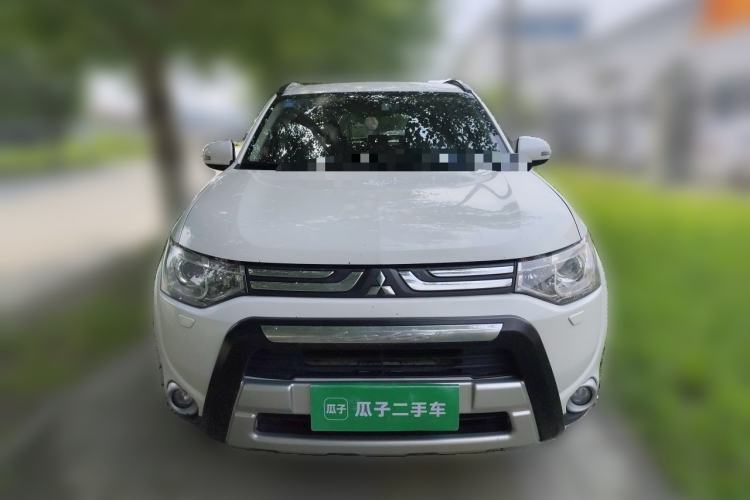 Used Mitsubishi Outlander 2013 2.4L 4x4 Luxury Navigation Edition 5 Seats Front