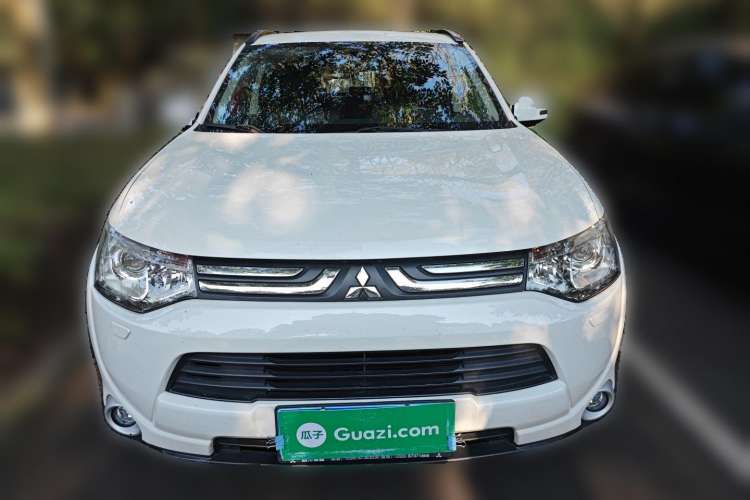 Used Mitsubishi Outlander 2013 2.4L 4x4 Luxury Navigation Edition 5 Seats Front