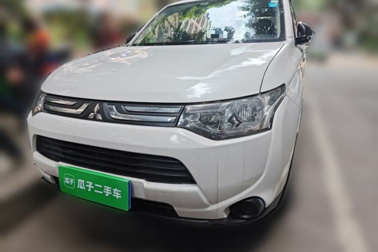 Used Mitsubishi Outlander 2013 2.0L Two-Wheel Drive Sport Navigation Version 5 Seats Front