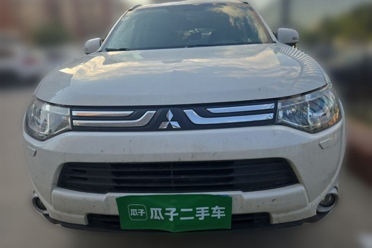 Used Mitsubishi Outlander 2013 2.4L Four-Wheel Drive Luxury Navigation Version 7 Seats Front