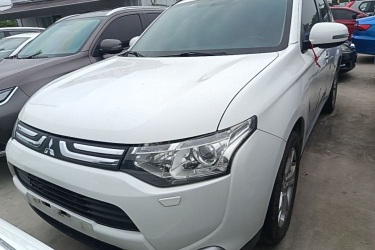 Used Mitsubishi Outlander 2013 2.4L 4x4 Luxury Navigation Edition 5 Seats Front