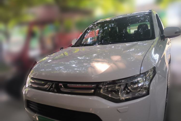 Used Mitsubishi Outlander 2013 2.4L 4x4 Luxury Navigation Edition 5 Seats Front