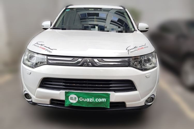 Used Mitsubishi Outlander 2013 2.4L Four-Wheel Drive Luxury Navigation Version 7 Seats Front